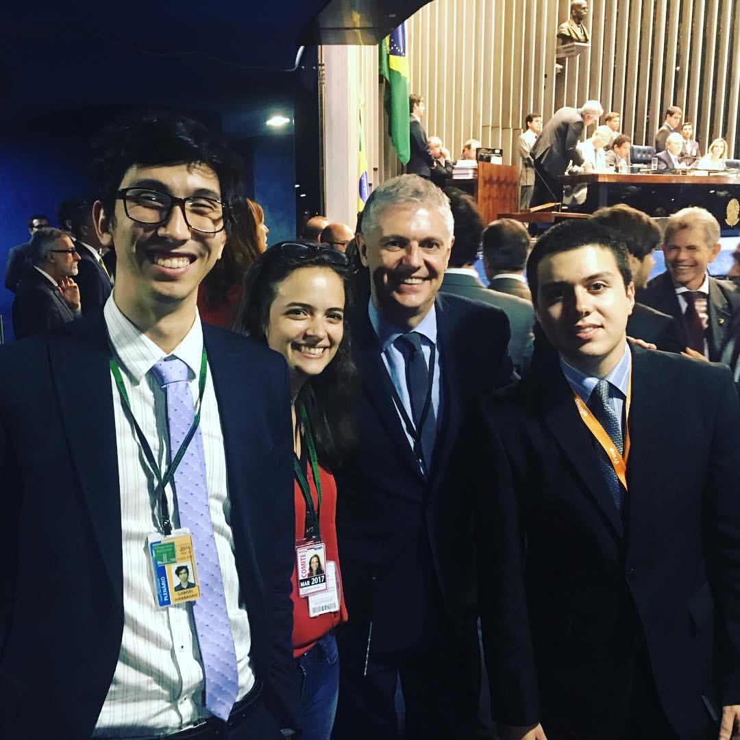 Photo of Gabriela Caesar and others journalists during impeachment process in 2016